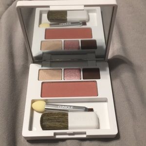 Clinique Travel Makeup Compact